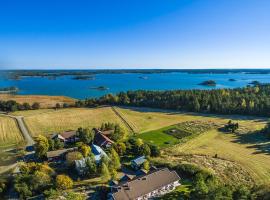 Saaristohotelli Vaihela, beach hotel in Velkua