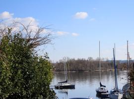 Appartamento tra Lago e natura, hotelli kohteessa Sesto Calende