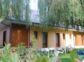 Logis Auberge le petit pont, hotel em Tennie