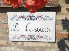 La Casaccia، فندق مع موقف سيارات في Mercatello