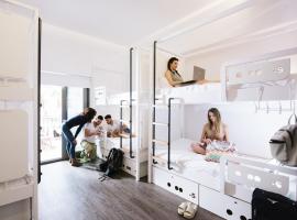 Cocoon City Hostel, hotel barato en La Canea