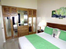 Beach One Bedroom Suite A29: Ocho Rios şehrinde bir spa oteli