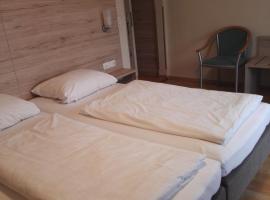 Hotel Gasthof Momm, hotel with parking in Brunnthal
