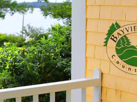 Bayview Pines Country Inn B&B, nhà nghỉ dưỡng gần biển ở Mahone Bay