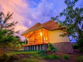 Wild Tracks Overland Camp, glamping site in Kasese