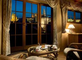 Hotel At the Golden Scissors, hotel v Praze