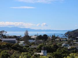 Church Bay Escape, hotel a Oneroa