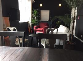 ラナイ ホテルアンドドミトリー, hostel em Naha