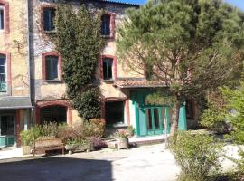 Le Moulin de l'Abbé: Sorèze şehrinde bir otoparklı otel