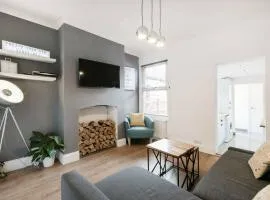Cambridge House - Modern 2 Bedroom House, Close to Luton Airport & Town Centre