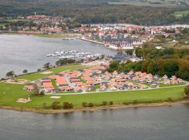 Enjoy Resorts Marina Fiskenæs, отель в городе Гростен