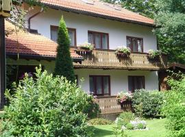 Viesnīca Hotel am Wald pilsētā Ottobruna