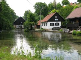 Holiday House Rastoke Pod Lipom, къща тип котидж в Слуни