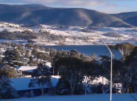 Jindabyne Guest House, hotel with jacuzzis in Jindabyne