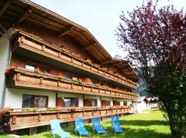 first mountain Hotel Zillertal, hotel v destinaci Aschau