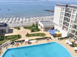 Private Studio 1st line, khách sạn ở Pomorie