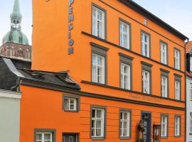 Pension Altstadt Mönch in top Lage Preis inclusive 5 Prozent Bettensteuer und Frühstück, B&B in Stralsund