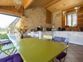 Chambres d'Hôtes L'Oustralac, hotel a La Chapelle-Aubareil