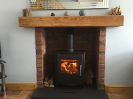 Waters Edge, holiday home in Penclawdd