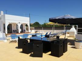 Villa V4 Filomena, hotel with parking in Mosqueira