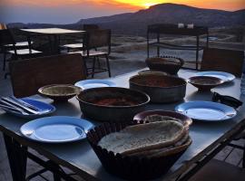 Dana moon hostel, five-star hotel in Dana
