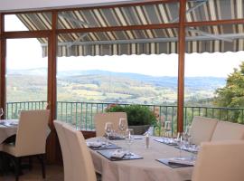 Logis Hôtel-Restaurant Au Vieux Morvan, au cœur de la Bourgogne, Piscine & Spa, Hôtel Climatisé, hotel s vířivkou v destinaci Chateau-Chinon