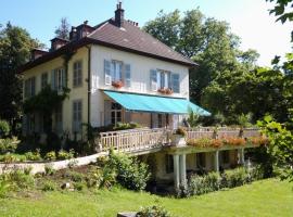Chambres d'hôtes Le Petit Roche, hotel v destinaci Arc-et-Senans