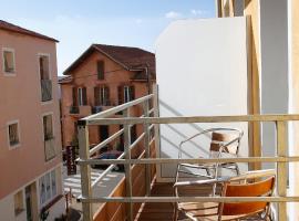 Viesnīca Hôtel Méditerranée pilsētā Kalvī