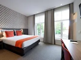 Square Hotel