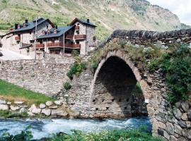 Apartamentos Les Picardes, hotel cerca de La Font, Espot