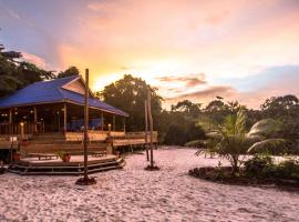 Nest Beach Club: Koh Rong Island şehrinde bir otel