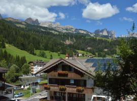 Hotel De Fronz, hotel in Soraga