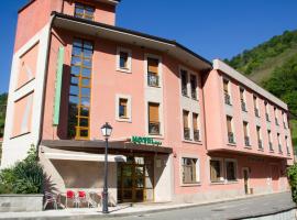 Hotel las Cruces, hótel í Belmonte de Miranda