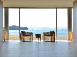 Shodoshima International Hotel, hotel con estacionamiento en Tonosho