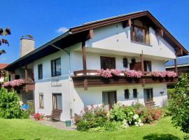 Ferienwohnung Gästehaus Am Buchenbichl, hotelli Schönau am Königsseessä