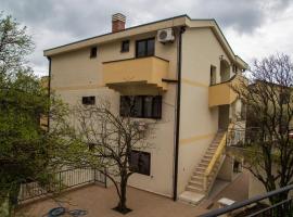 Apartmani Ksenija, hotel di Petrovac na Moru