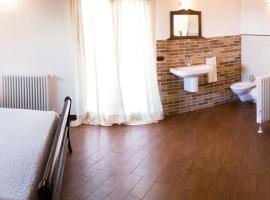 Casa Cipriano large beautiful Apt 120 m2 and small adorable Studio monolocale 23 m2, hotell med parkering i Torretta