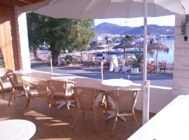 Captain's House Hotel, hotel in Skala