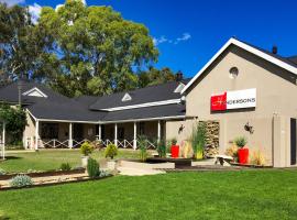 Hendersons Lodge Ltd โรงแรมใกล้ Rykwater Nature Reserve ในSenekal