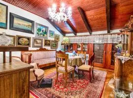 Royal Antique Apartment