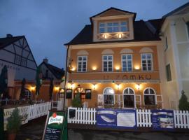 Penzion - Restaurant U Zámku, hotel perto de Castelo e Chateau Becov nad Teplou, Becov nad Teplou