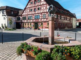 DER SCHWAN Hotel & Restaurant, hotel con estacionamiento en Schwanstetten