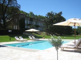 Domaine des Buis, hotel v destinaci Albon