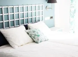 Hugo Beach Hotel & Apartments