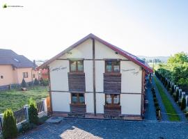 Country Court, hotel amb aparcament a Curteni