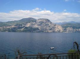 La Virgola Apartments, hotel in Brenzone sul Garda