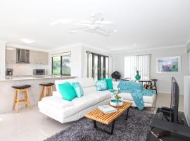 Beach Breeze Holiday House, hotel em Mackay