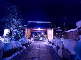 Miyama Ouan Kyoritsu Resort, hotel con estacionamiento en Takayama