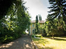 Bendegúz Villa, nakvynės su pusryčiais namai mieste Balatonföldvár