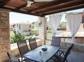 Helen's Stone House, hotel em Siviri